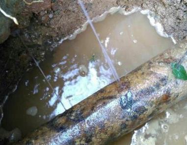 新宾楼顶渗水维修公司分享下地暖漏水的原因及检测方法。